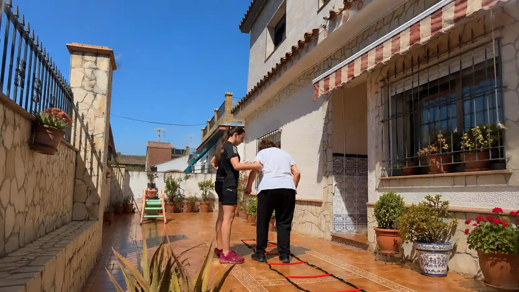 Leire en una sesión de fisioterapia a domicilio